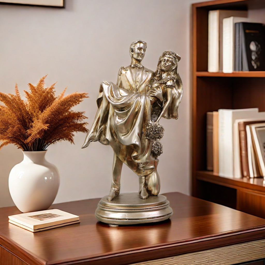 Silver Bride and Groom Statue – Romantic Wedding Sculpture